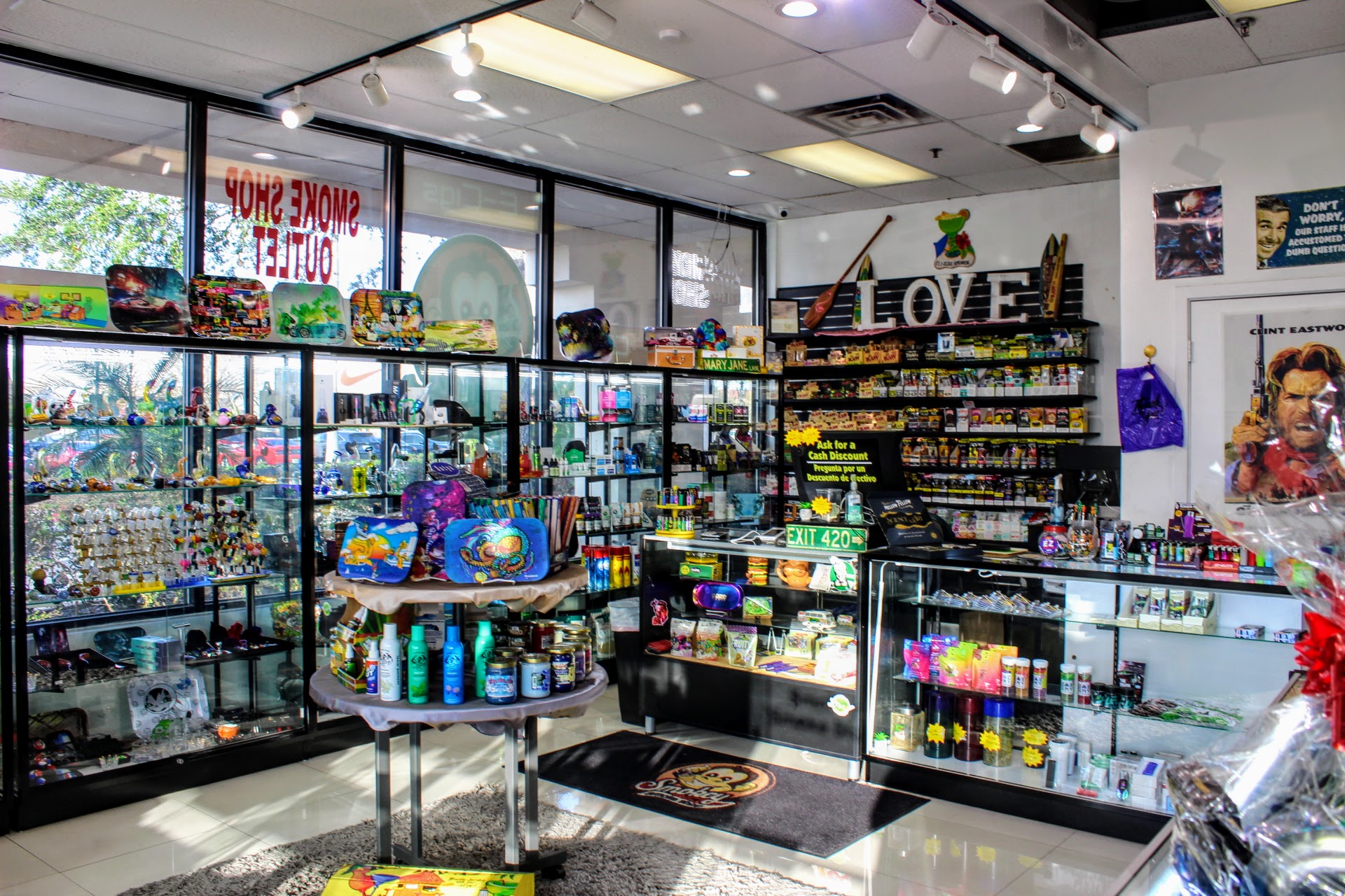 SMOKEY SMOKE SHOPS I Orlando - vacaystore.com